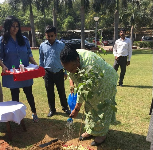 Minister Pandor visits International Centre for Genetic Engineering and Biotechnology in New Delhi