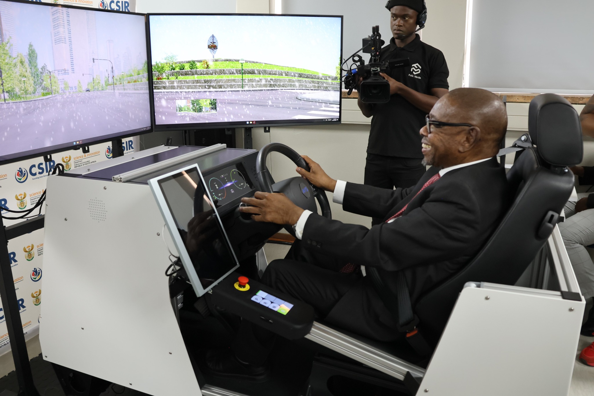 Minister Nzimande unveils Transport Safety Lab at the CSIR