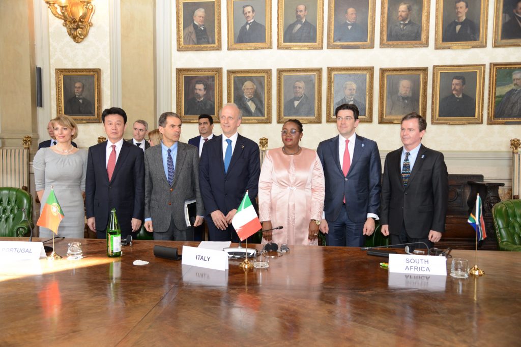 Founding Members sign SKA Observatory treaty