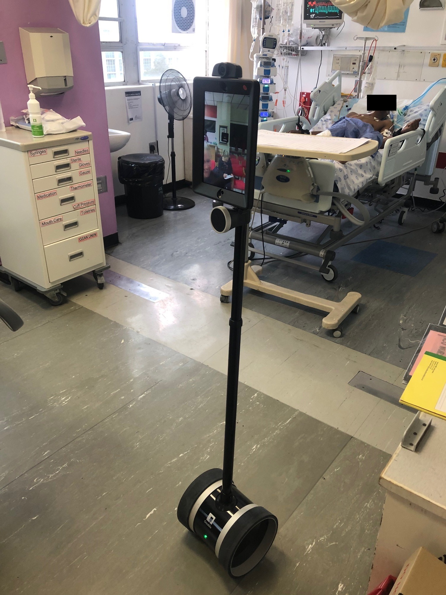 ‘Robot’ helps Tygerberg specialists on ward rounds during pandemic