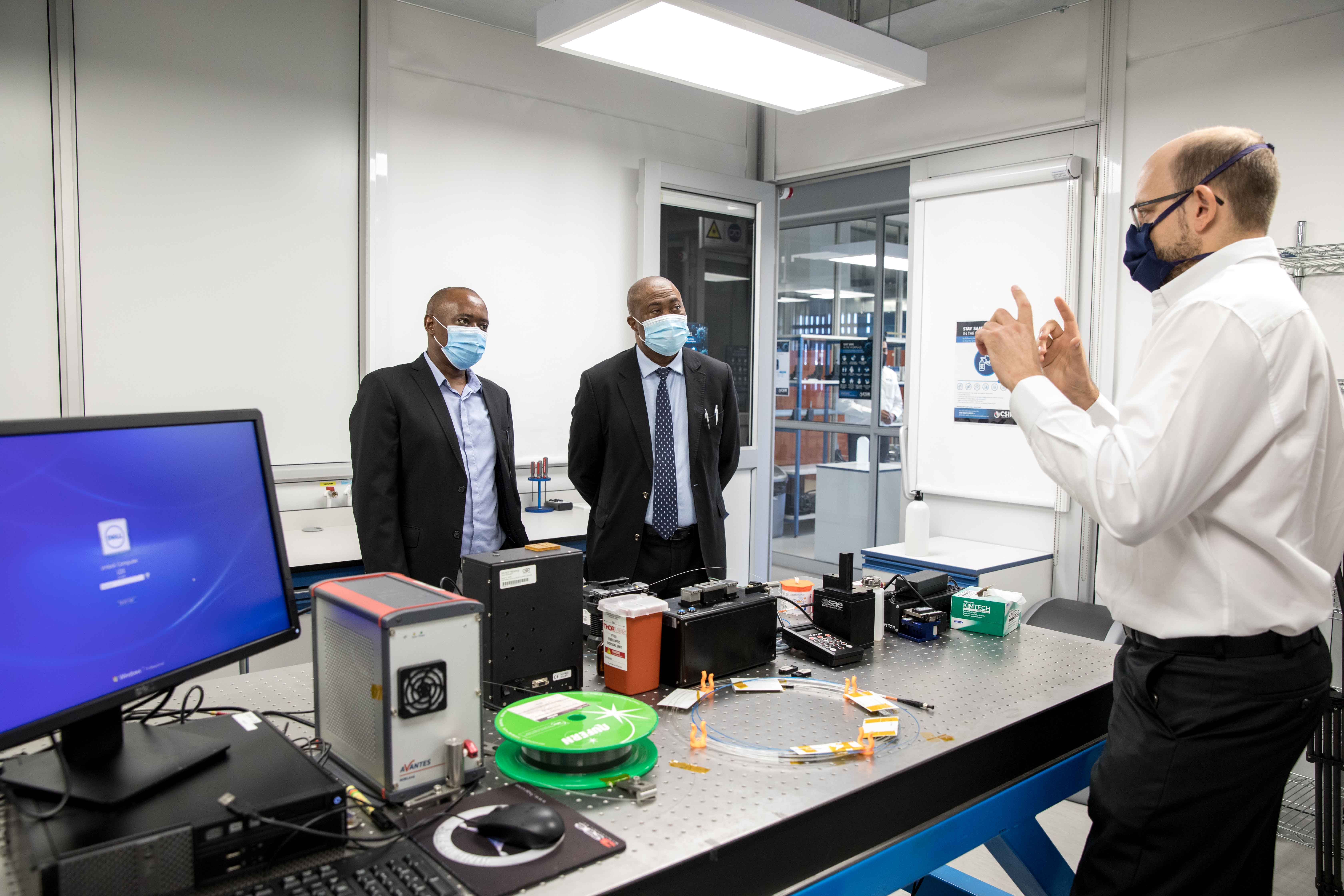 South Africa unveils world-class Photonics Prototyping Facility in support of local industry