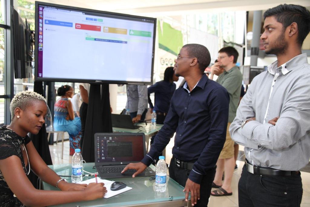 Celebrating Youth Month : Cross-disciplinary postgraduate e-science training platform