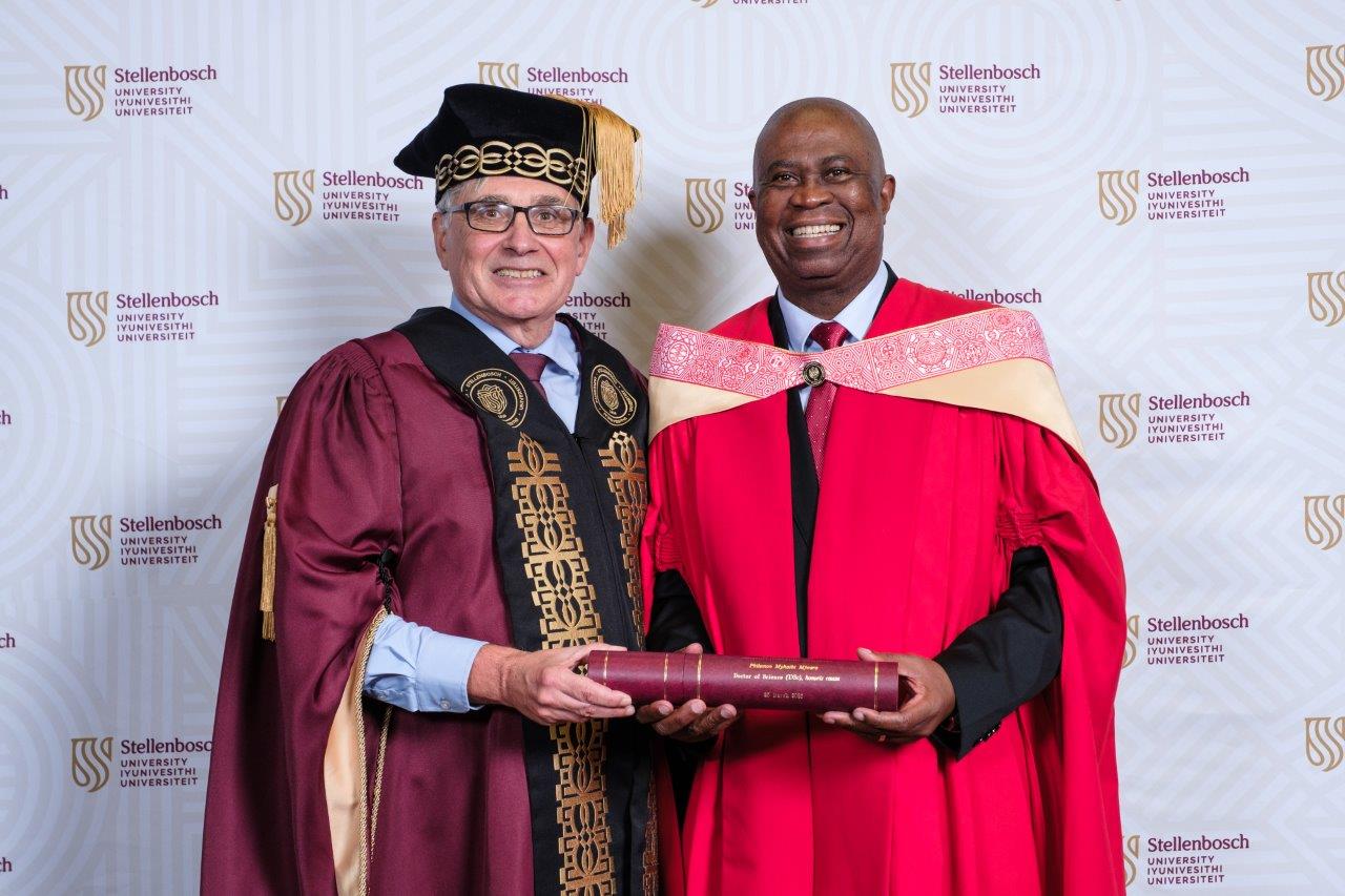 SU bestows honorary doctorate on advocate for science